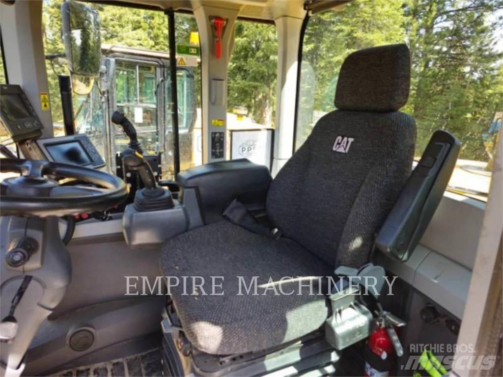 CAT 926M Gumikerekes homlokrakodók