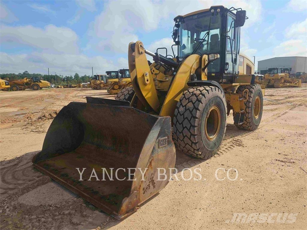 CAT 926M Gumikerekes homlokrakodók