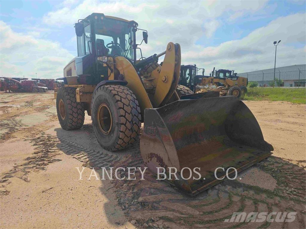 CAT 926M Gumikerekes homlokrakodók
