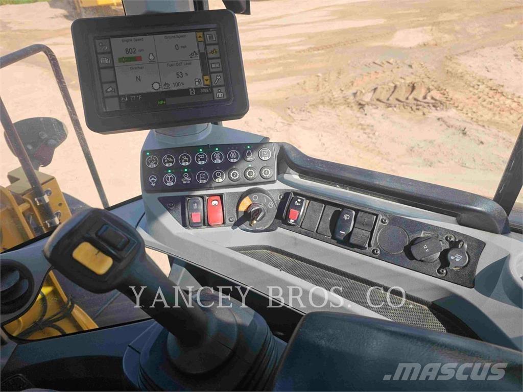 CAT 926M Gumikerekes homlokrakodók