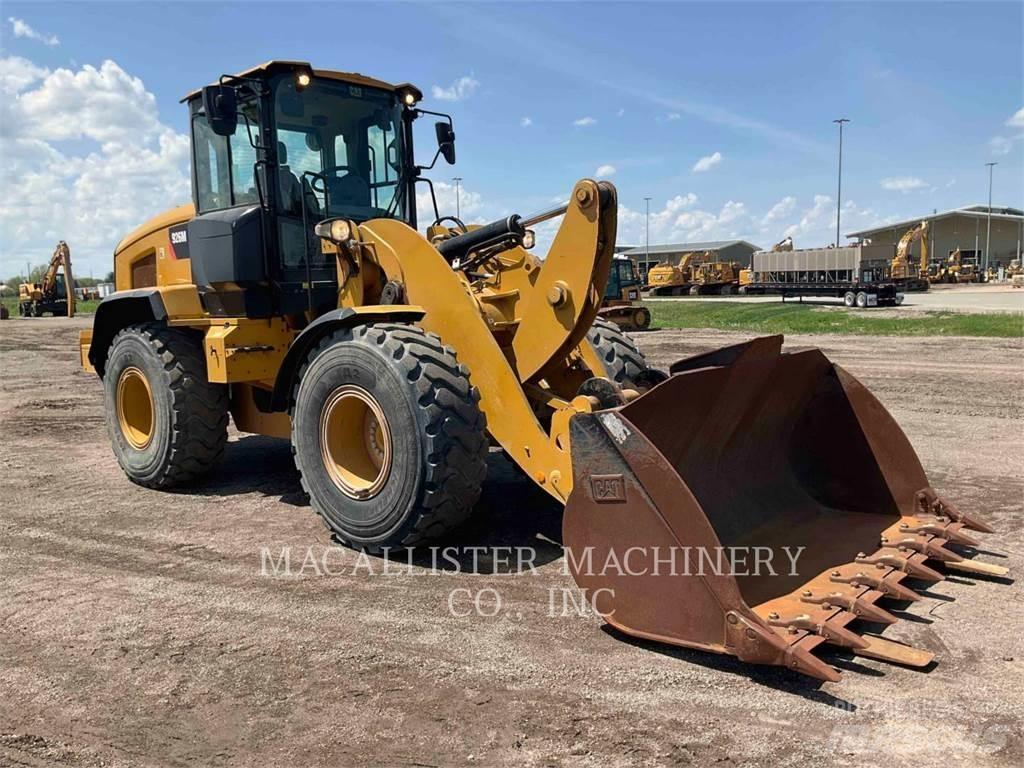 CAT 926M Gumikerekes homlokrakodók