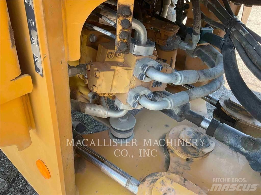 CAT 926M Gumikerekes homlokrakodók