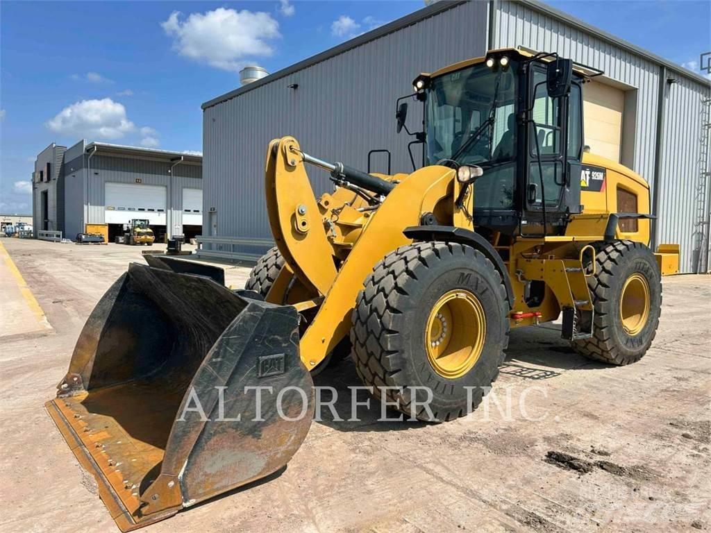 CAT 926M Gumikerekes homlokrakodók