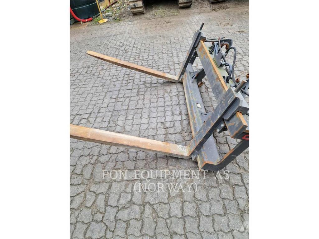 CAT 926M Gumikerekes homlokrakodók