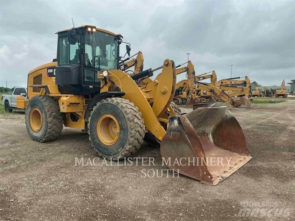 CAT 926M Gumikerekes homlokrakodók