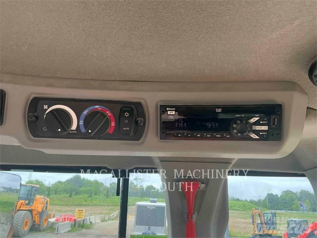 CAT 926M Gumikerekes homlokrakodók