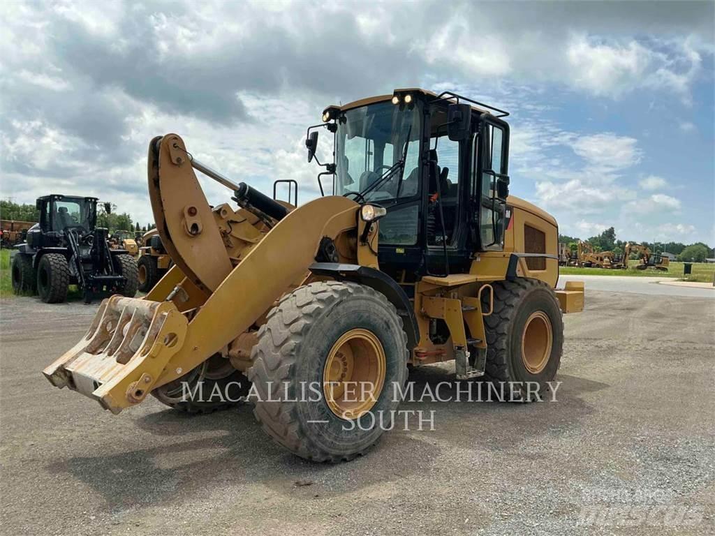 CAT 926M Gumikerekes homlokrakodók