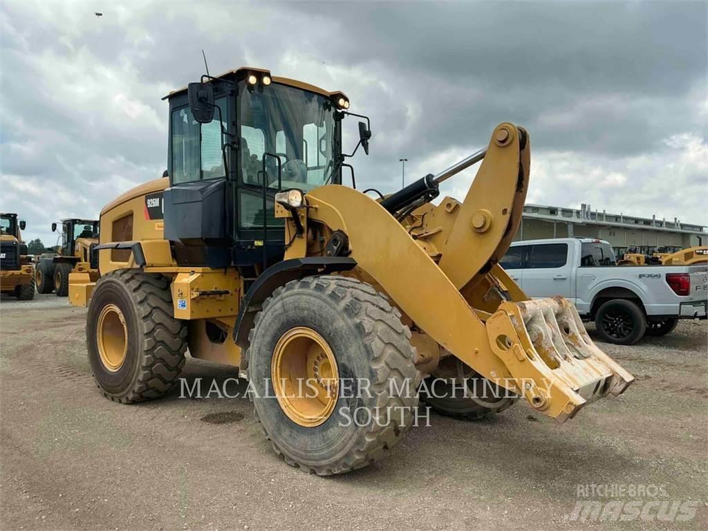 CAT 926M Gumikerekes homlokrakodók