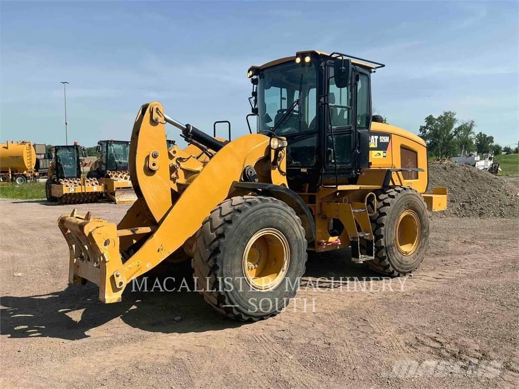 CAT 926M Gumikerekes homlokrakodók