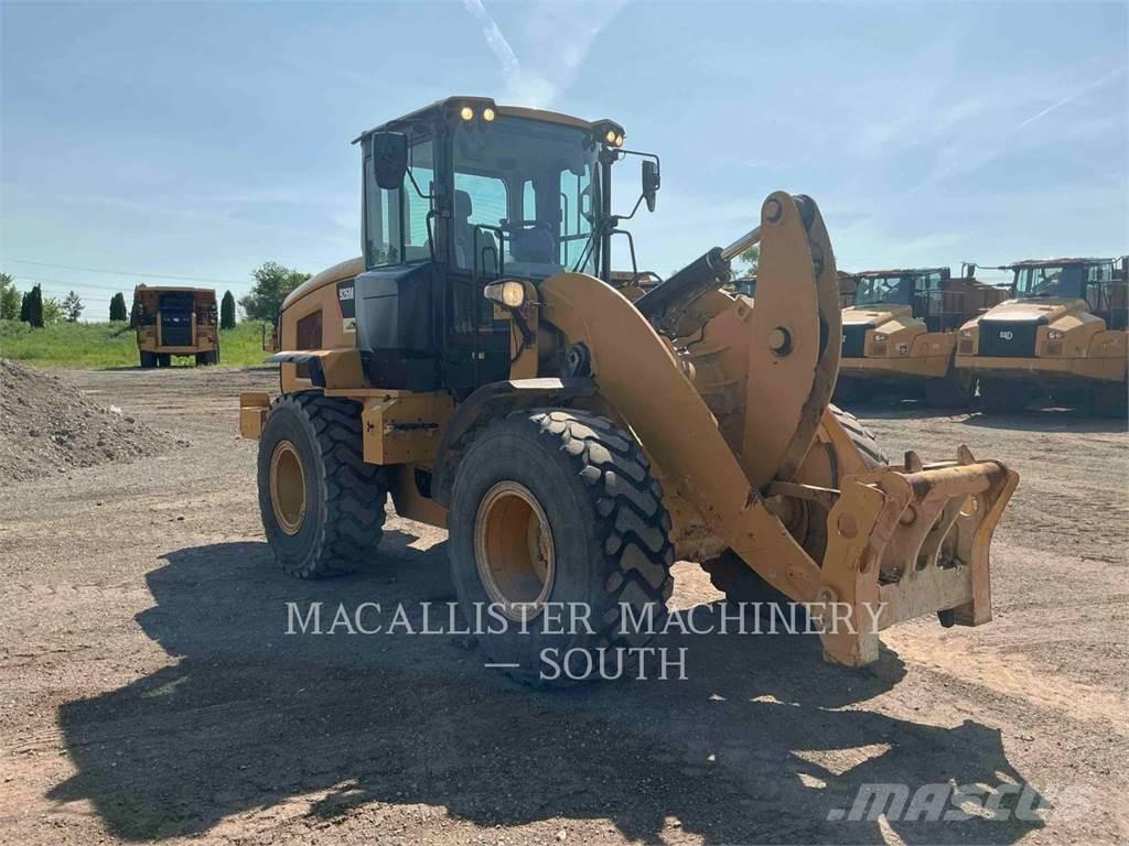 CAT 926M Gumikerekes homlokrakodók
