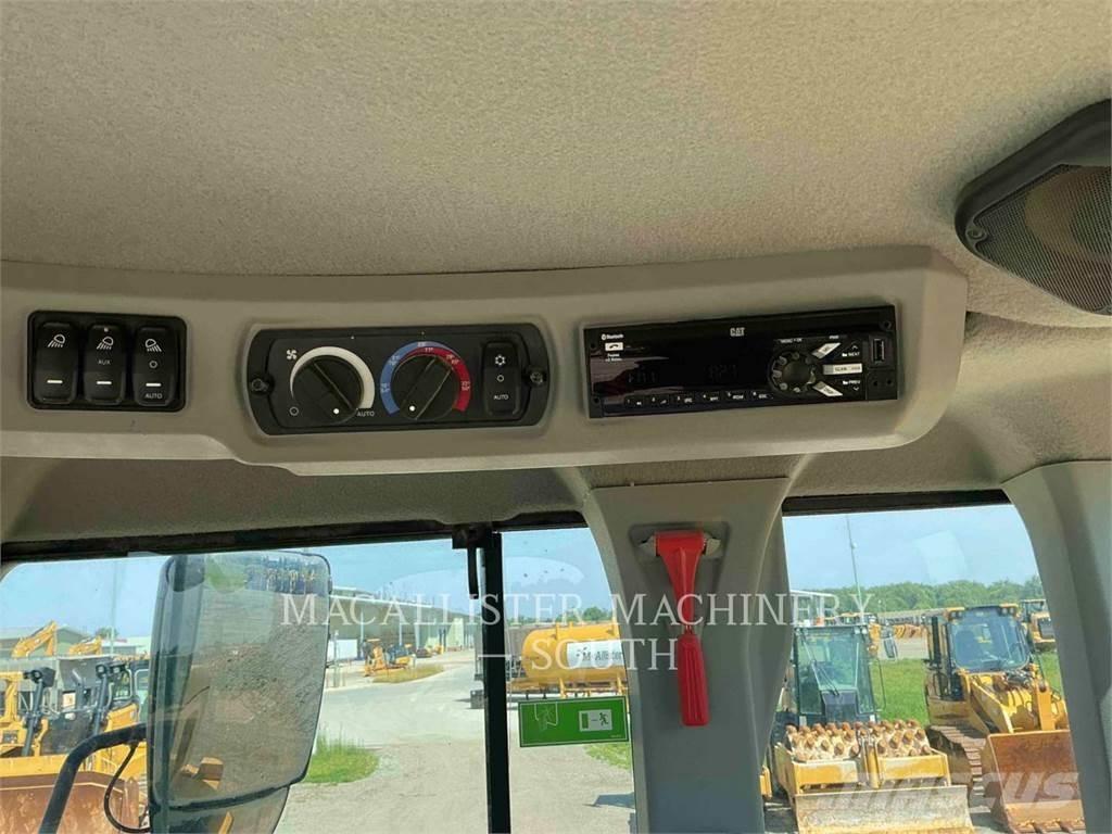 CAT 926M Gumikerekes homlokrakodók