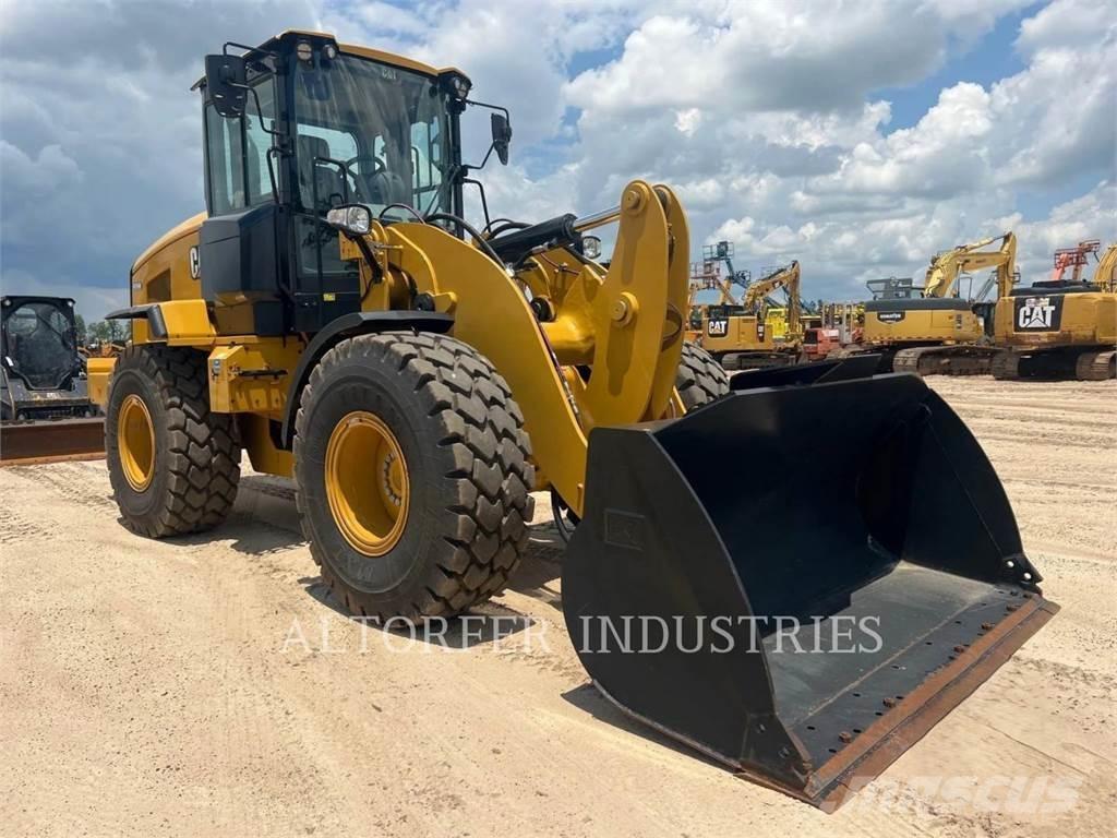 CAT 926M Gumikerekes homlokrakodók