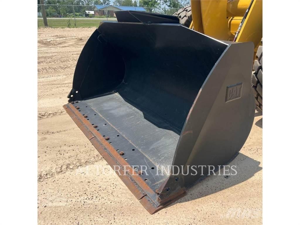 CAT 926M Gumikerekes homlokrakodók