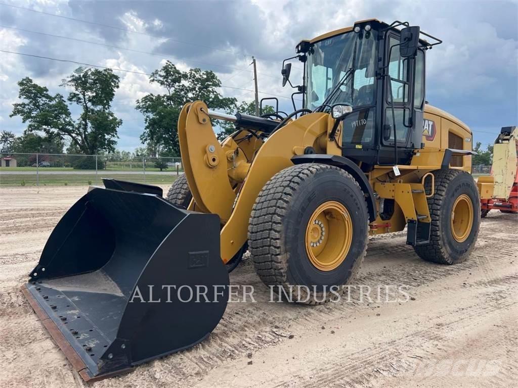 CAT 926M Gumikerekes homlokrakodók
