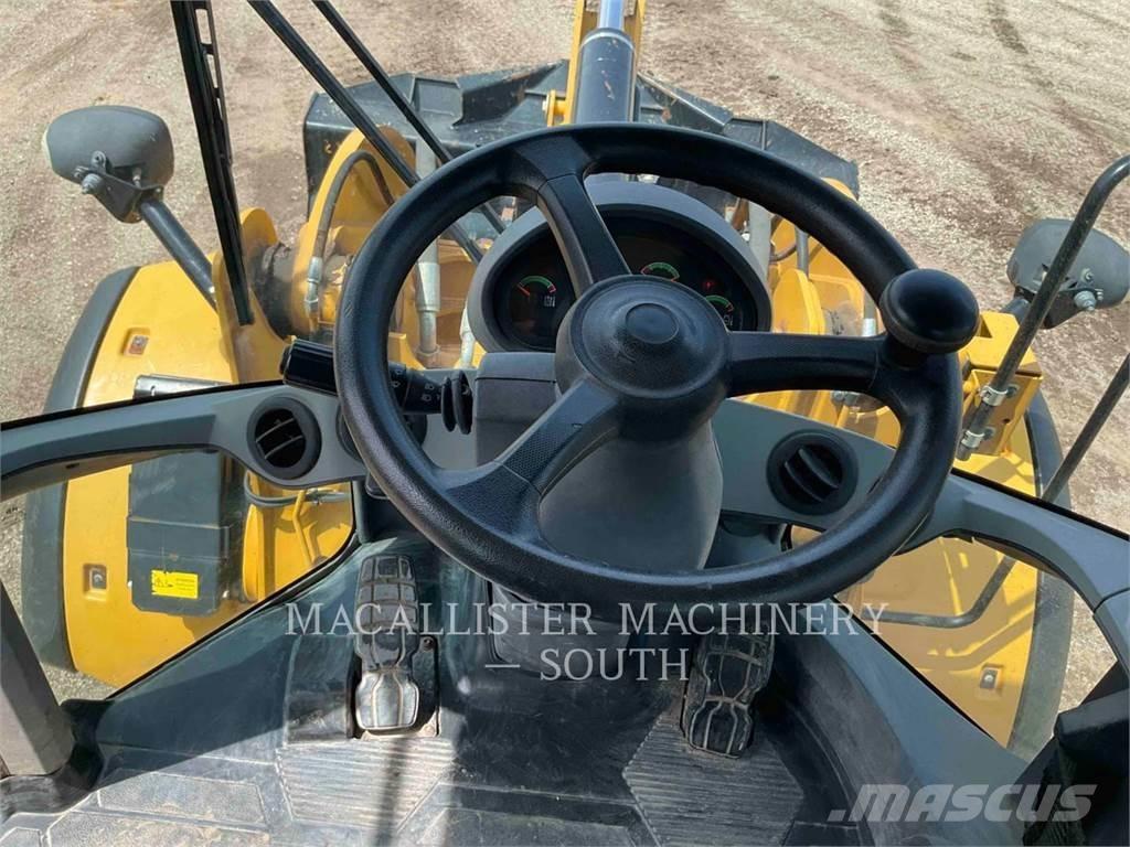CAT 926M Gumikerekes homlokrakodók