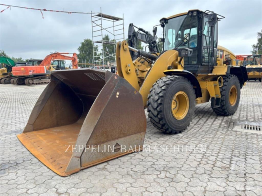 CAT 926M Gumikerekes homlokrakodók