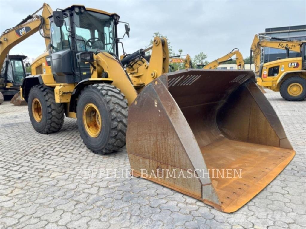 CAT 926M Gumikerekes homlokrakodók