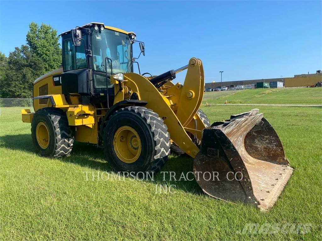CAT 926M Gumikerekes homlokrakodók