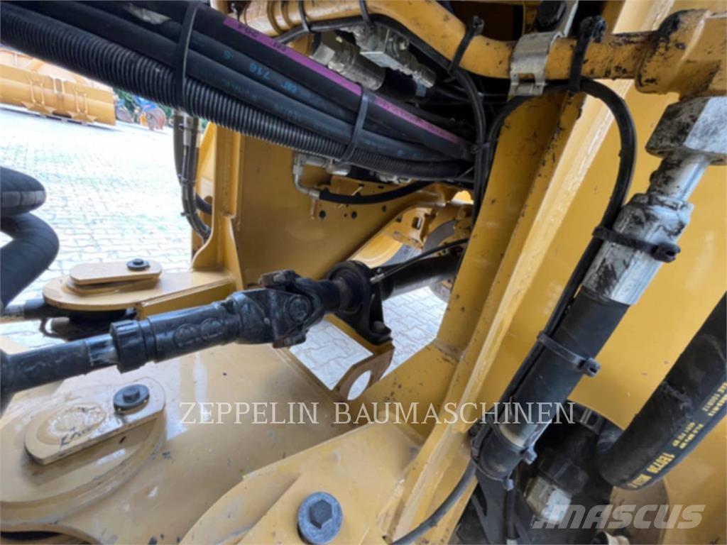 CAT 926M Gumikerekes homlokrakodók
