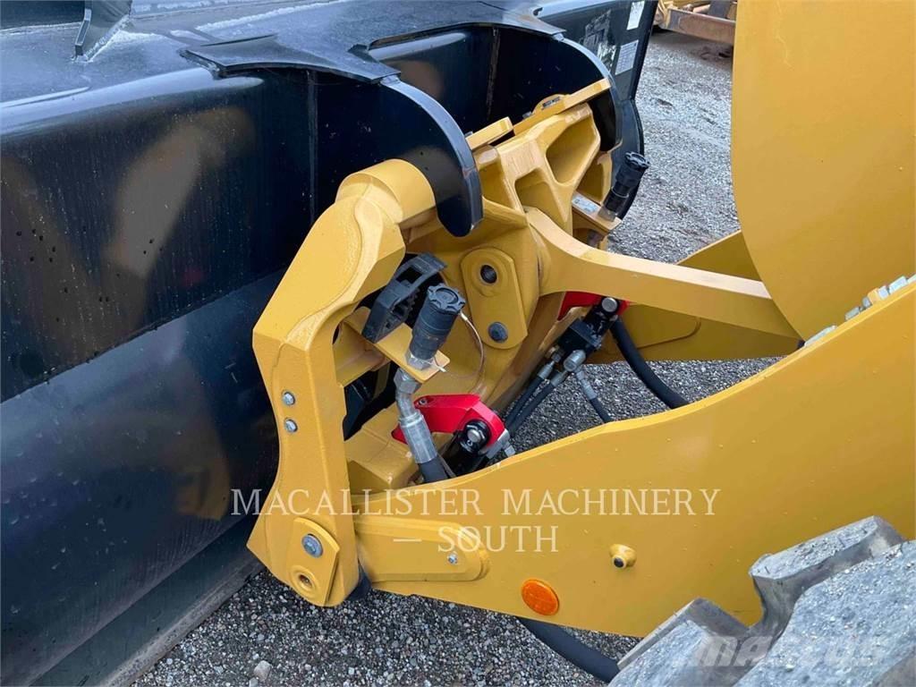 CAT 926M Gumikerekes homlokrakodók