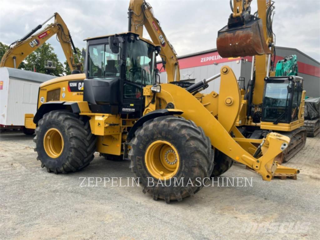 CAT 926M Gumikerekes homlokrakodók