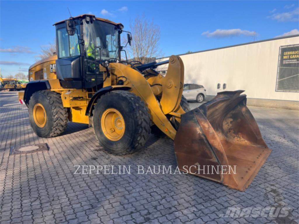 CAT 926M Gumikerekes homlokrakodók