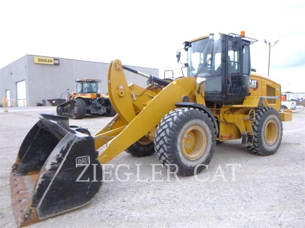 CAT 926M Gumikerekes homlokrakodók