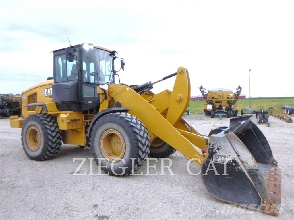 CAT 926M Gumikerekes homlokrakodók