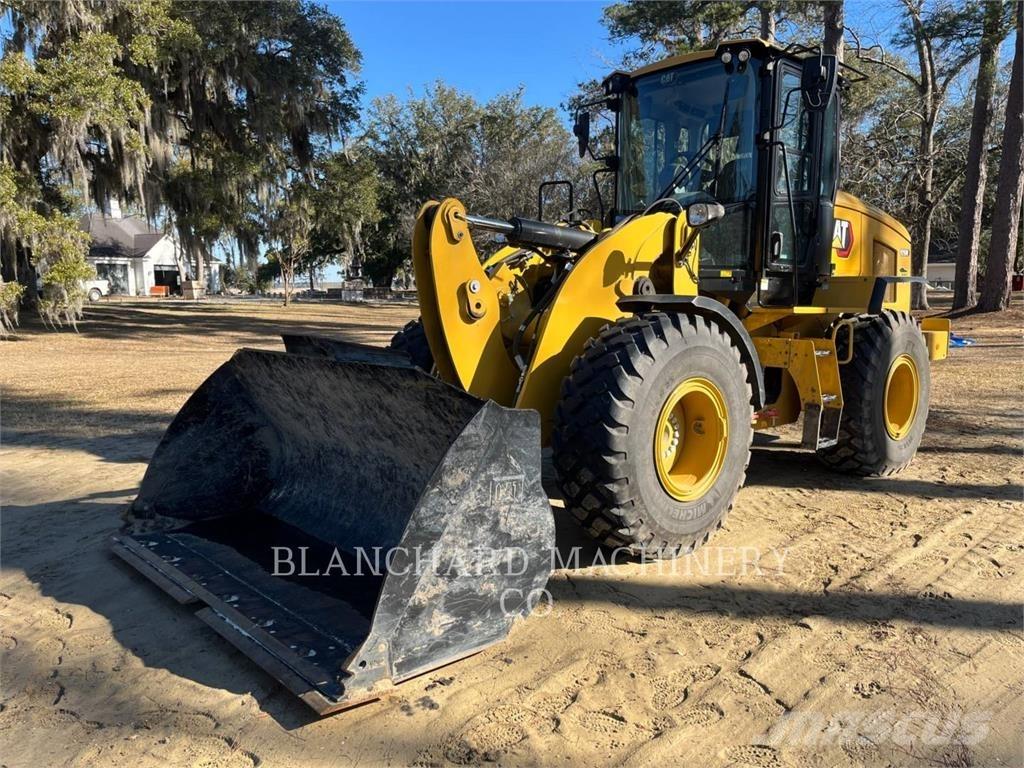 CAT 926M Gumikerekes homlokrakodók