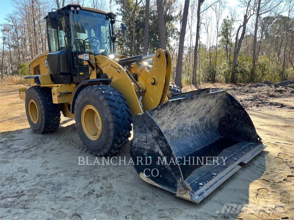 CAT 926M Gumikerekes homlokrakodók