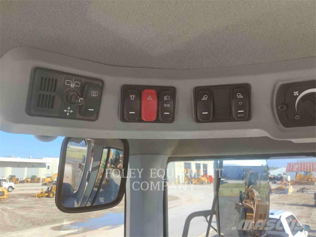 CAT 926M Gumikerekes homlokrakodók