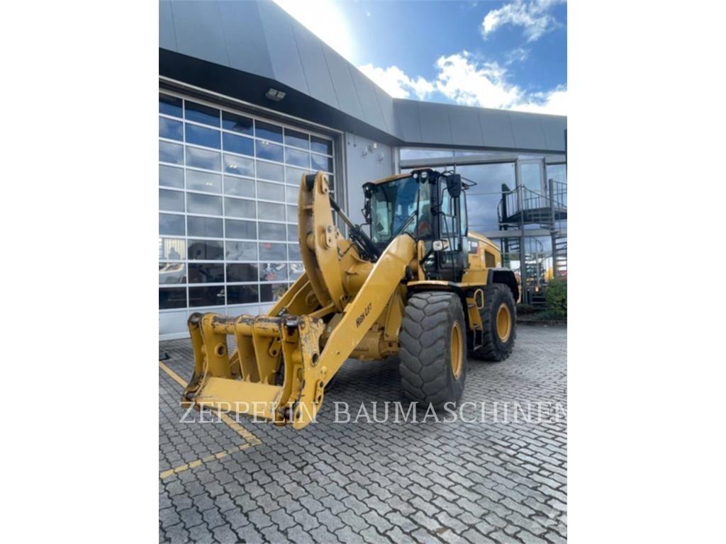 CAT 926M Gumikerekes homlokrakodók