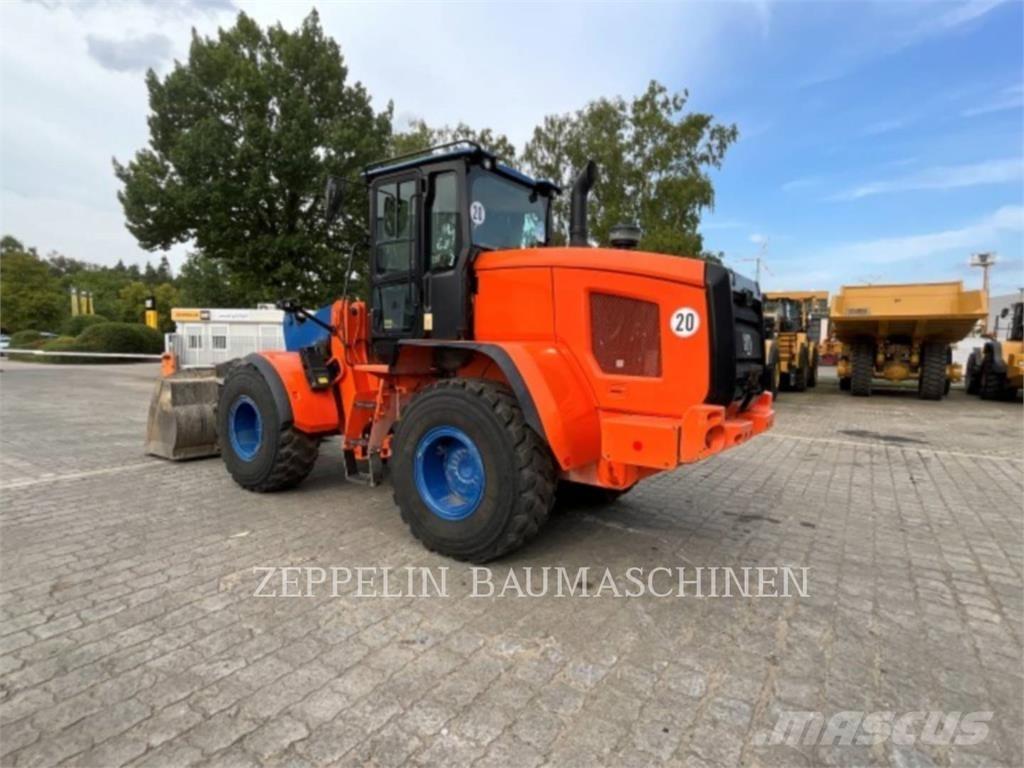 CAT 926M Gumikerekes homlokrakodók