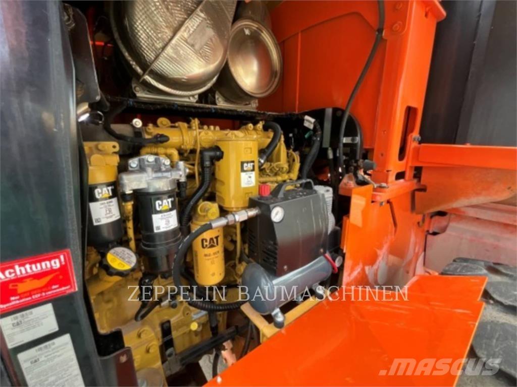 CAT 926M Gumikerekes homlokrakodók
