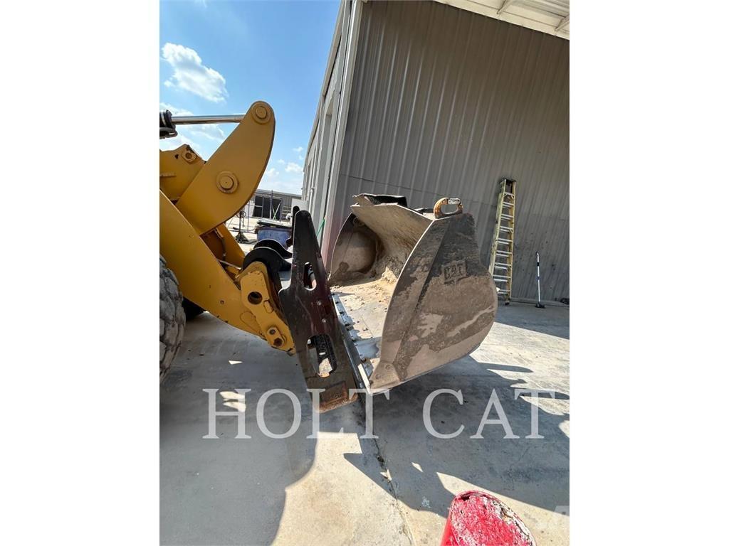 CAT 926M Gumikerekes homlokrakodók