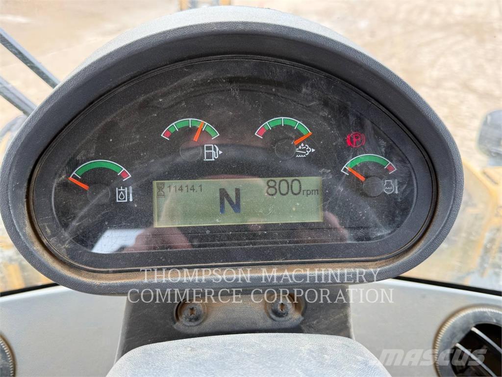 CAT 926M Gumikerekes homlokrakodók