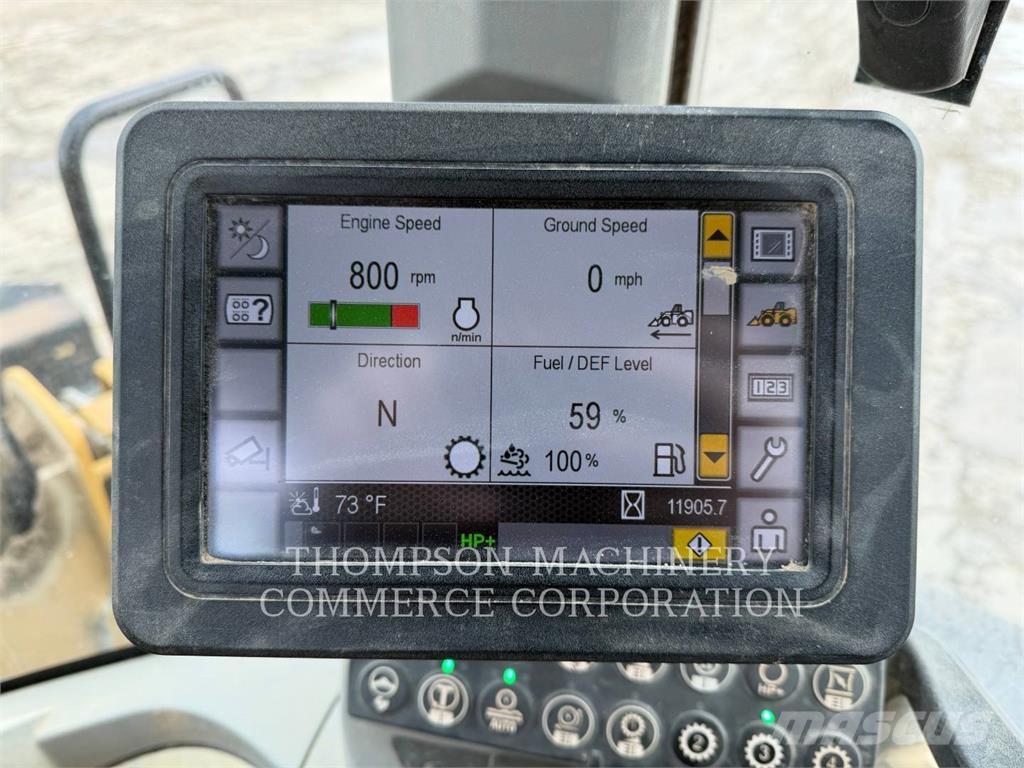 CAT 926M Gumikerekes homlokrakodók