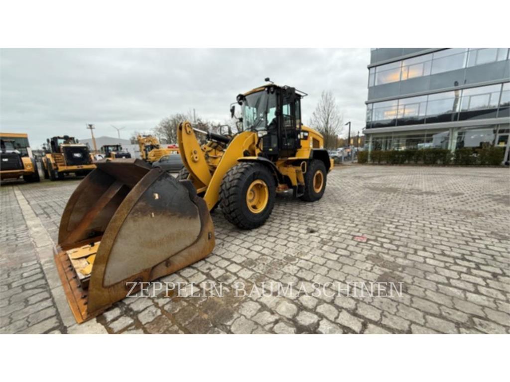 CAT 926M Gumikerekes homlokrakodók