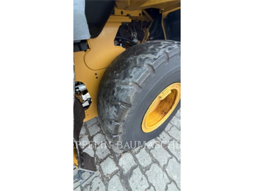 CAT 926M Gumikerekes homlokrakodók