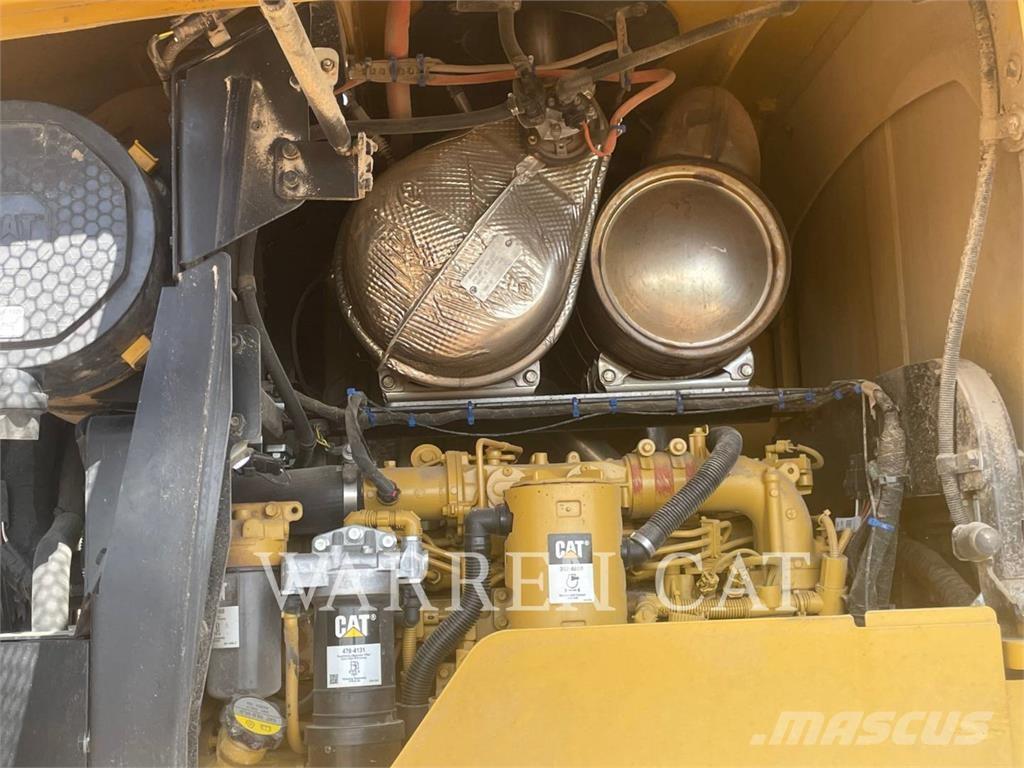 CAT 926M HL Gumikerekes homlokrakodók