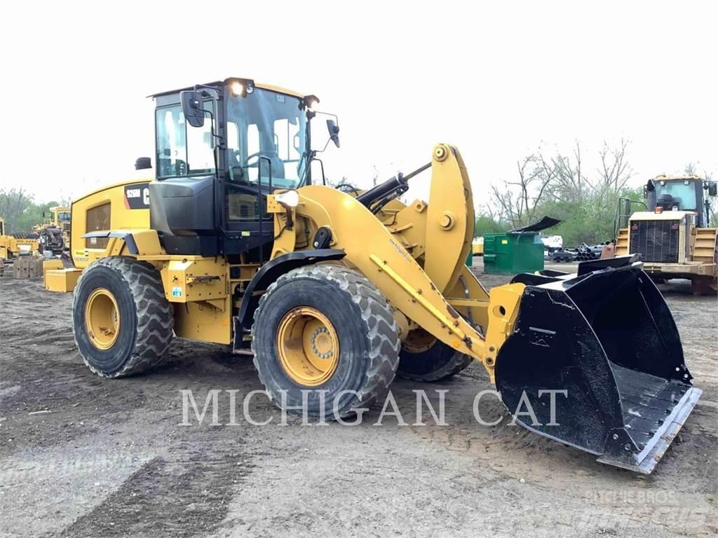 CAT 926M Q Gumikerekes homlokrakodók