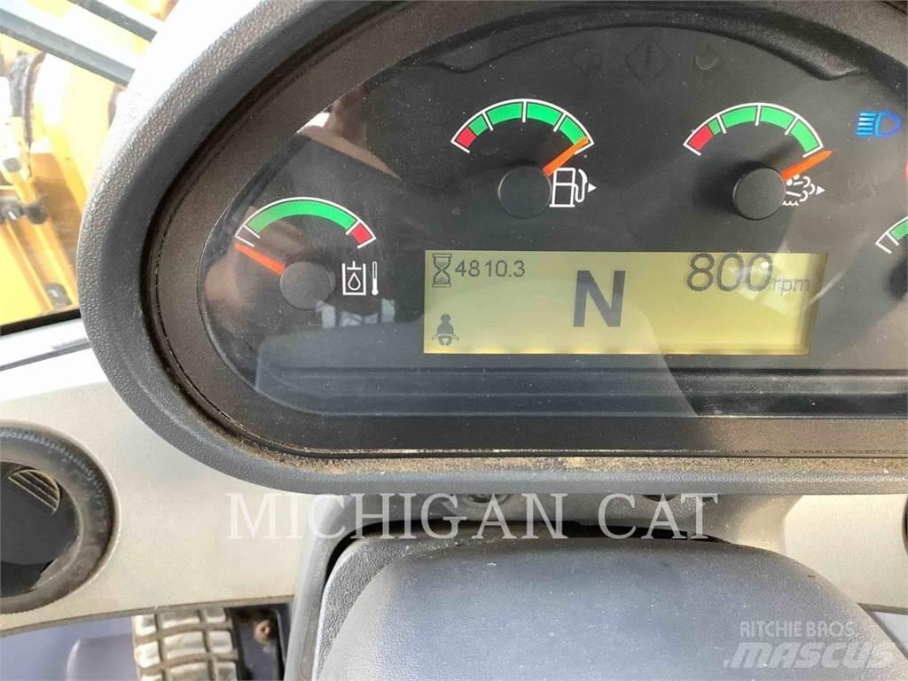 CAT 926M Q Gumikerekes homlokrakodók