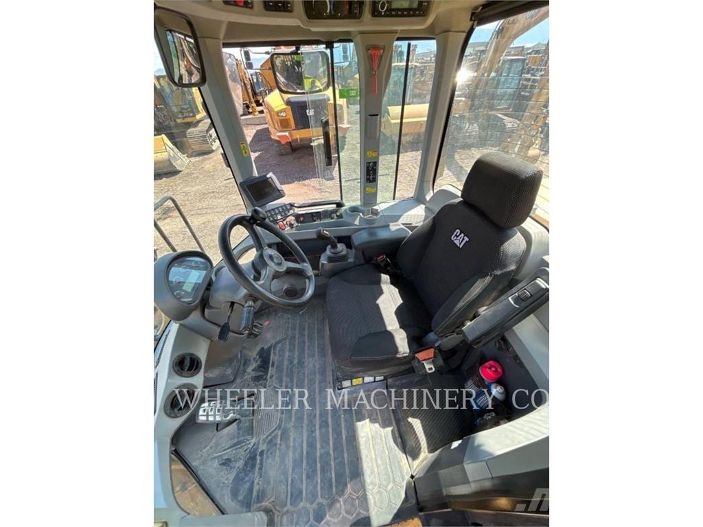 CAT 926M QC Gumikerekes homlokrakodók