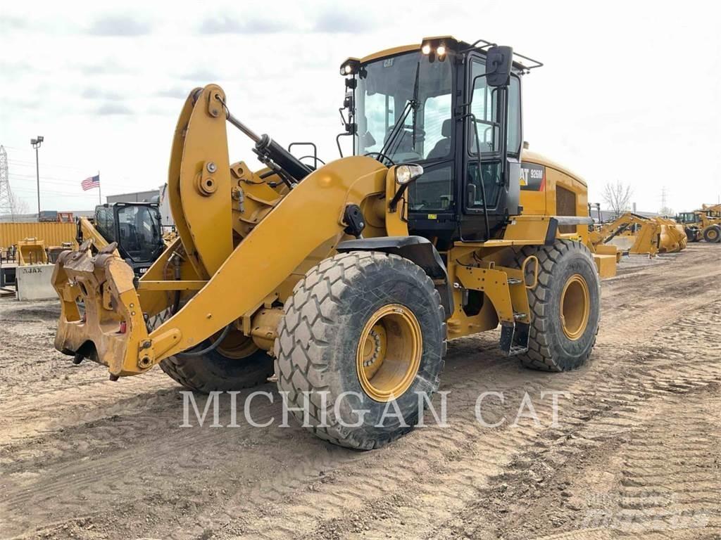 CAT 926M RQ Gumikerekes homlokrakodók