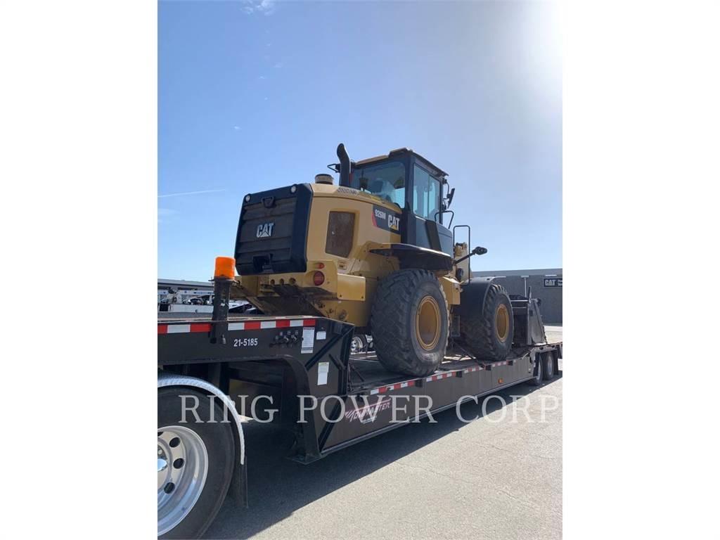 CAT 926MQC3V Gumikerekes homlokrakodók