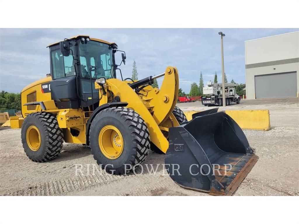CAT 926MQC3V Gumikerekes homlokrakodók