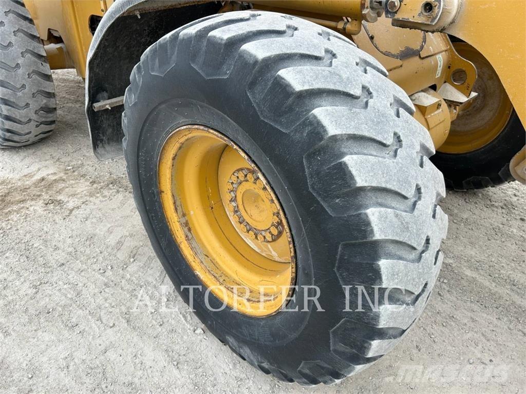 CAT 928G Gumikerekes homlokrakodók