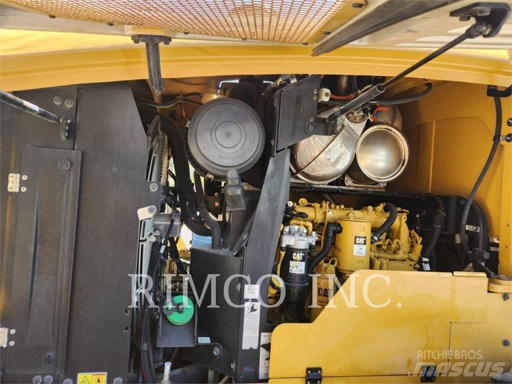 CAT 930 Gumikerekes homlokrakodók