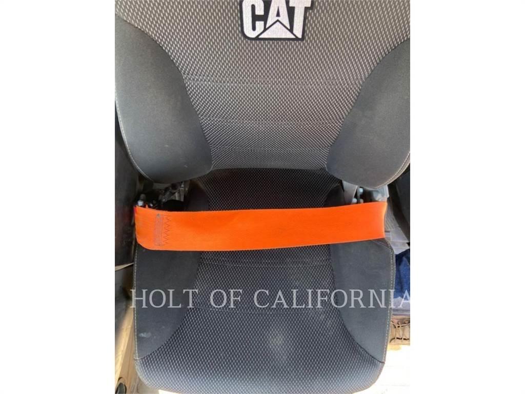 CAT 930 Gumikerekes homlokrakodók