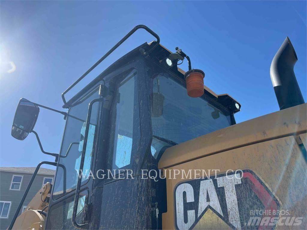 CAT 930 Gumikerekes homlokrakodók